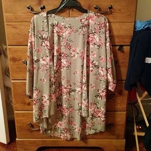 NWOT floral kimono